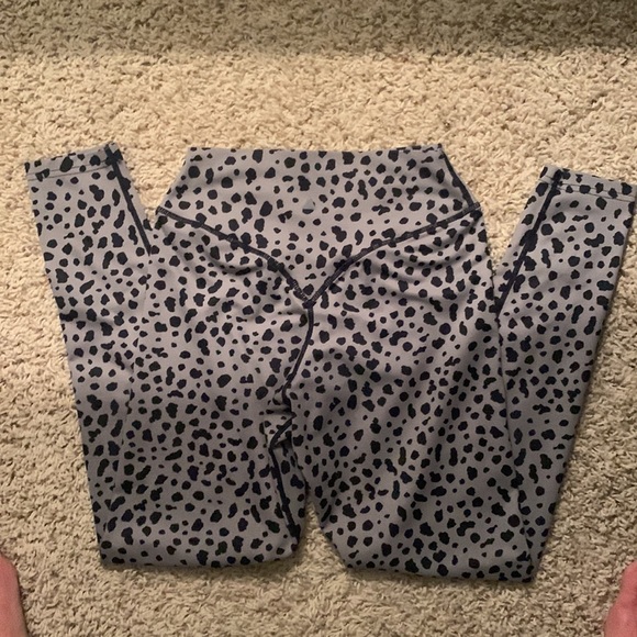 Balance Athletica now Vitality Snow Leopard Leggings - Picture 3 of 4